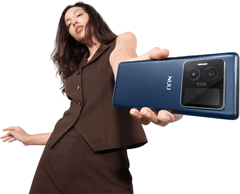 The Nuu B40 5G features a secondary AMOLED display