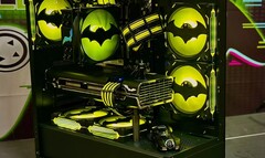 The bat build in yellow (Image Source: int3rt3ch on eBay)