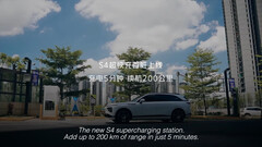 The S4 supercharging piles can deliver 125mi range in 5m (image: XPeng)