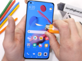 The Mi 11 endures a classic online test. (Source: YouTube)