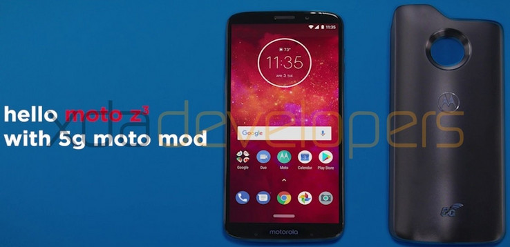 The 5G-capable Moto Mod snap-on accessory appears to the right. (Source: XDA Developers)