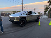 Cybertruck turning test (image: TSportline/YT)