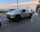 Cybertruck turning test (image: TSportline/YT)