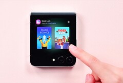 The Samsung Galaxy Z Flip5 gets a number of new apps for the secondary display. (Image: Samsung)