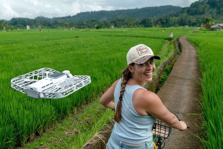 The Hoverair Versa automatically tracks and follows users while filming from the air.
