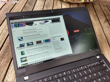 Using the ThinkPad T490 outside in the shade