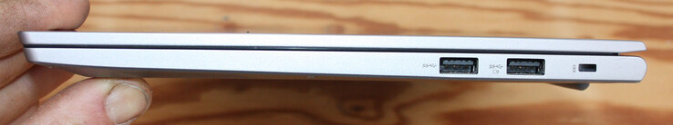 Right: 2x USB-A 3.0, Kensington slot