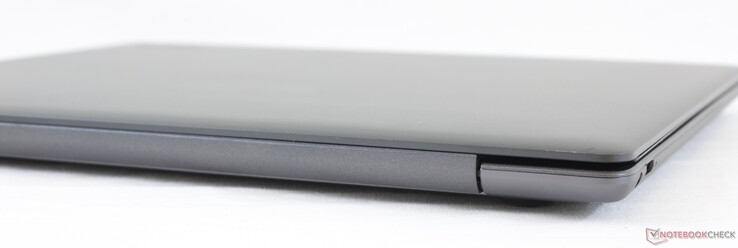 Rear: No connectivity