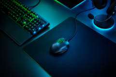 New Razer Naga X MMO mouse is 30 percent lighter than the Naga Trinity (Source: Razer)