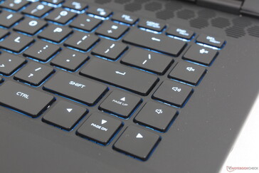 Full-size arrow keys unlike on the MSI GE68 Raider