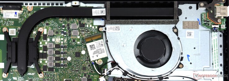 The VivoBook 15X uses a single-fan single-heatpipe cooling solution