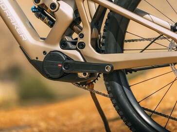 The bike is equipped with the Avinox M2S