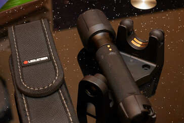 P7R Pro with dock and sleeve (Image source: Andreas Sebayang/Notebookcheck.com)