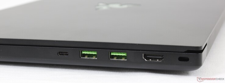 Right: Thunderbolt 3, 2x USB 3.2 Gen. 2 Type-A, HDMI 2.0b, Kensington Lock