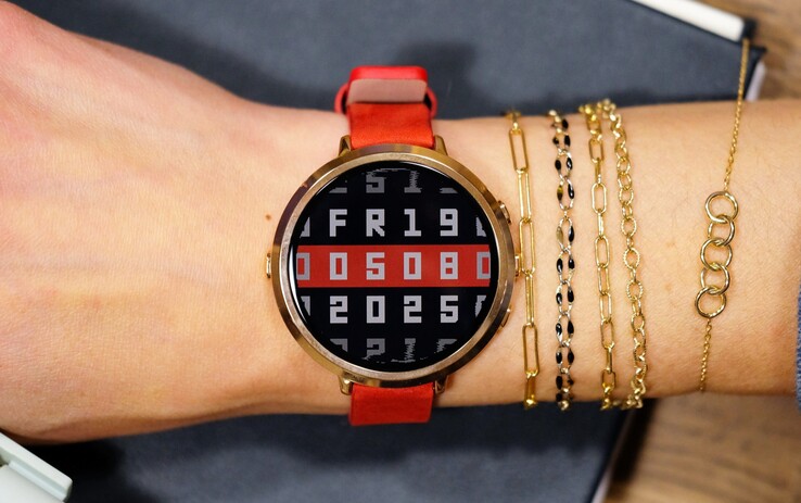 The Pebble Round 2 is scheduled to go into production at the end of July.