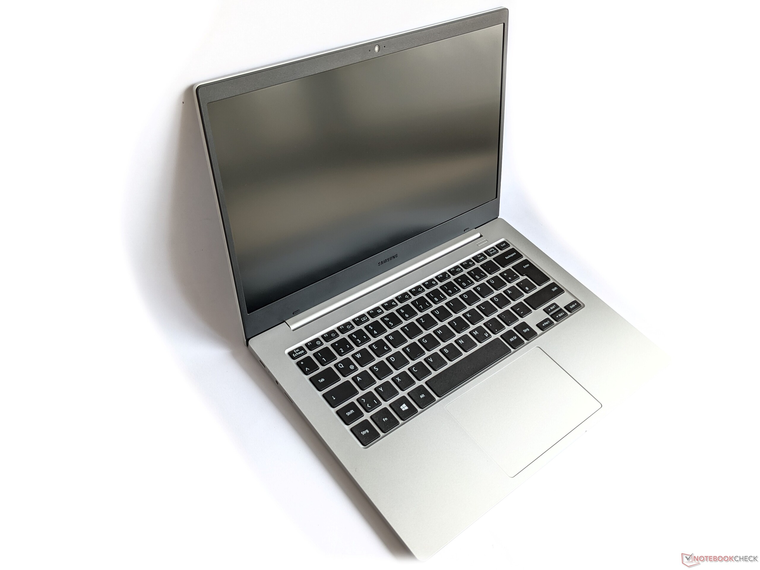 Samsung Galaxy Book Go in review: Silent office notebook