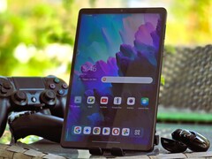 Lenovo's Android gaming tablet offers Snapdragon 8 Gen 3 and 165Hz display in a compact package. (Image source: Marcus Herbrich / Notebookcheck)