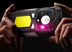 The Ulefone Armor 29 Pro features a round secondary display on the back. (Image source: Ulefone)