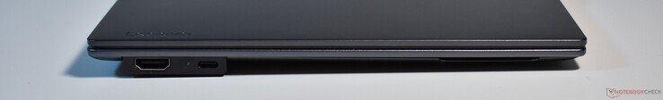 Unlike the MacBook Air, Lenovo's ThinkPad X9 14 has an HDMI port (Image source: Benjamin Herzig)