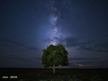 Vivo's demonstration of a night shot with its upcoming X90 series handset. (Image source: Vivo)