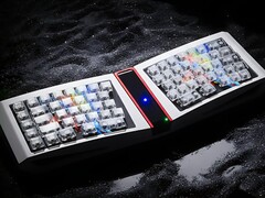 DS Pixel Pro: Split keyboard with two screens. (Image source: DSKeyboard)