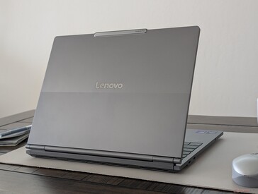 Model looks like a regular ThinkBook clamshell from the back when in 14-inch mode