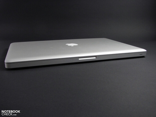 The Apple logo would light up the moment the laptop was turned on. (Image source: Notebookcheck)