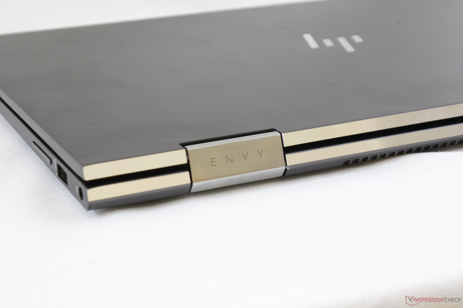 HP Envy x360 15 (Ryzen 5 2500U, Radeon Vega 8) Laptop ...