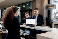 The Philips 24B2D5300 in a customer-focused situation