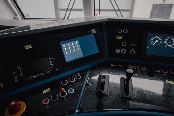 An app store is part of the Vectron X platform.