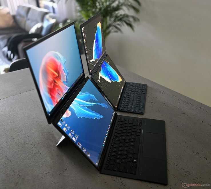 Dual-screens are twice the fun. (Image: Notebookcheck)