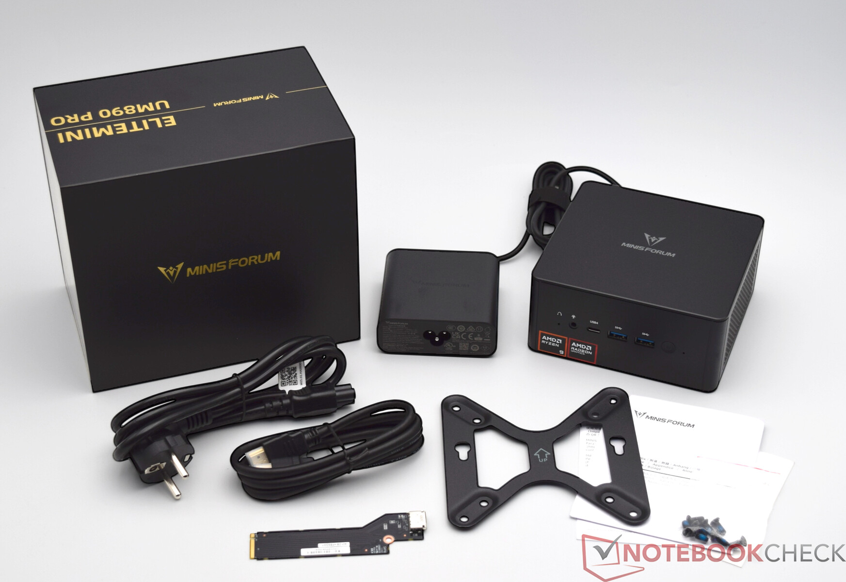 Minisforum EliteMini UM890 Pro: The perfect mini PC with an Minisforum EliteMini UM890 Pro: The perfect mini PC with an