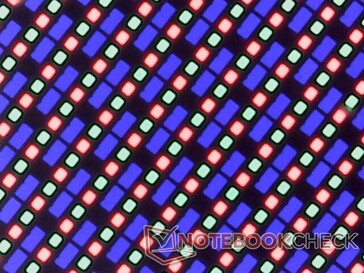 Crisp RGB subpixel array with no graininess issues