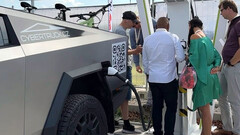 Cybertruck charging speed test hit 405 kW peak rate (Image source: Huntinspeed/X)
