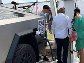 Cybertruck charging speed test hit 405 kW peak rate (Image source: Huntinspeed/X)