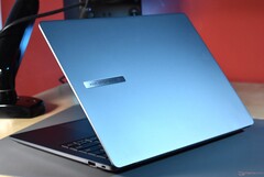 Intel efficient once again: Asus ExpertBook P5 achieves 16 hours of battery life with Lunar Lake (image source: Benjamin Herzig / Notebookcheck)