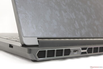 Forge carbon outer lid for a unique texture and pattern