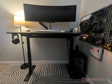 Tidal gaming desk at max height of 1,040mm.
