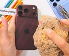 Many scratches on the back of the iPhone 18 Pro (Max) can simply be wiped away—but not all of them, as the durability test shows.