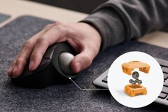 The Elecom Ist Plus trackball mouse (IT10MRS) uses 5-ball rollers with reduced friction.
