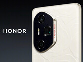 Honor 300 Ultra sports a 3.8x periscope telephoto camera on the back (Image source: Honor - edited)