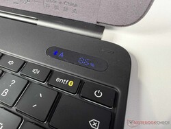Practical: The small display shows the battery level & more.