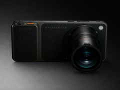 The Find X9 Ultra with a teleconverter accessory attached.