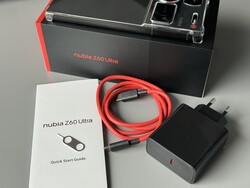Box contents of the Nubia Z60 Ultra (Photo: Daniel Schmidt)