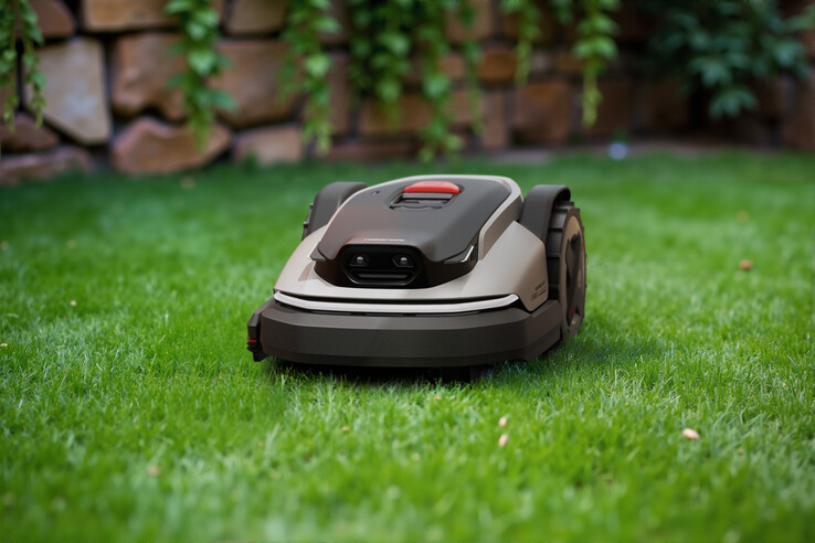 The Roborock RockMow S1 robot mower. (Image source: Roborock)