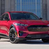 Elektryczny Ford Mustang Mach-E z 2025 roku (źródło zdjęcia: Ford)