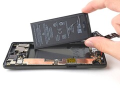 It is now possible to replace the Pixel 6a&#039;s battery with a genuine Google part. (Image source: iFixit)