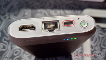 Top ports with the USB Type-C power port (Image source: Notebookcheck)