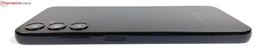 Right: volume rocker, power button with fingerprint sensor