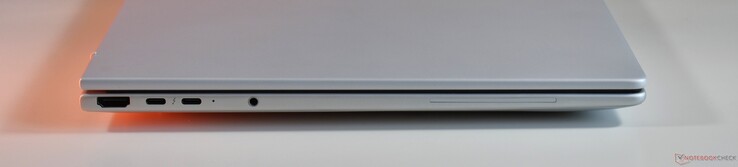 left: HDMI, 2x Thunderbolt 4, 3.5mm Audio